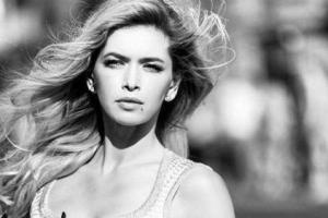 Веру Брежневу ударило током во время съемок нового клипа в Непале