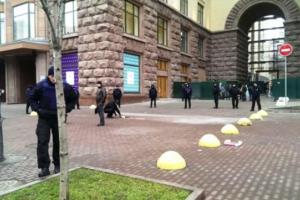 В Киеве возле здания горадминистрации прогремел взрыв
