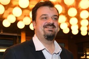Спортивный комментатор Василий Уткин стал главным героем клипа на песню с неприличным названием