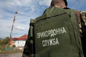 На Сумщине контрабандист совершил попытку наезда на пограничников: наряд открыл огонь