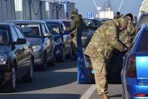 Ситуація в КПВВ на лінії розмежування залишається напруженою