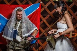 Хакеры выложили в сеть переписку "Моторолы" с женой и любовницей