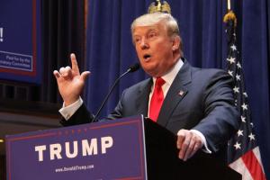 Стало известно, кого Трамп назначил главой аппарата Белого дома и старшим советником