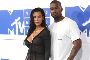 Ким Кардашьян забрала детей и переехала жить к маме