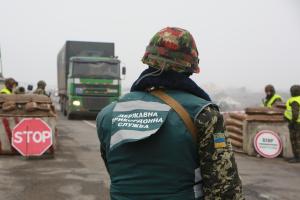 В преддверии новогодних праздников Украина увеличит нормы на провоз груза через КПВВ