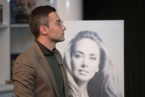 В России ажиотаж вокруг книги Дмитрия Шепелева "Жанна"