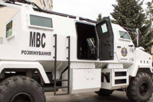 Во Львове полиция получила сообщение о заминировании двух торговых центров