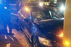 В Киеве "Lexus" въехал в троллейбус: два человека тяжело травмированы