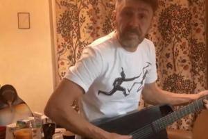 Группа "Ленинград" презентовала новый клип "Начинаем отмечать"