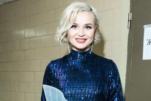 Певица Полина Гагарина показала беременный животик на съемках программы "Песня года"