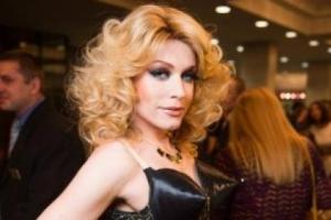 Травести-дива Монро показала "беременный" животик и лицо без косметики