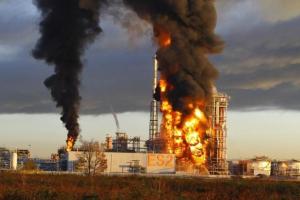 В Италии прогремел мощный взрыв на нефтезаводе