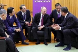 Пользователи сети смеются над Путиным без обуви: Японцы разули РФию и Путина!