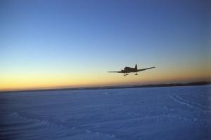 В сети появилось видео с россиянами, пострадавшими во время крушения Ил-18