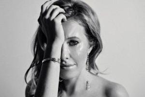 Ксения Собчак показала фото из "беременной" фотосессии 