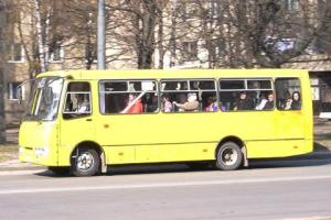 В Мариуполе пассажирка маршрутки серьезно травмировалась, выпав из автобуса