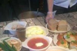 В штабе АТО показали, чем кормили бойцов ВСУ во время праздничного обеда 