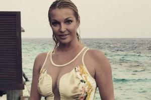 Поклонники раскритиковали Анастасию Волочкову за слишком откровенный наряд