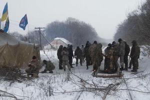 На Луганщине грузовой поезд пытался прорвать блокаду, установленную ветеранами АТО
