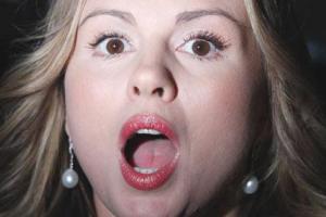 Бюст певицы Анны Семенович чуть не стал предметом разбирательства в суде