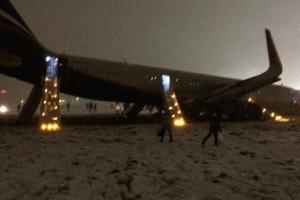 В Калининграде самолет совершил жесткую посадку, вылетев за пределы взлетно-посадочной полосы