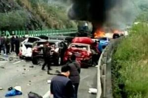 Масштабное ДТП на юге Китая: при столкновении 19 авто погибли 6 человек