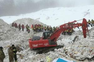 В Италии обнаружили 18 человек, погибших под снежной лавиной