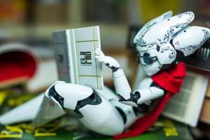 В Японии страховая компания увольняет сотрудников, заменяя их роботами