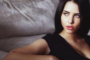 Возлюбленная рэпера Тимати разместила в Instagram пикантные снимки