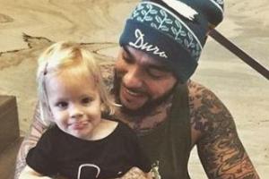 Рэпер Тимати приучает свою 2-летнюю дочь к экстремальному виду спорта