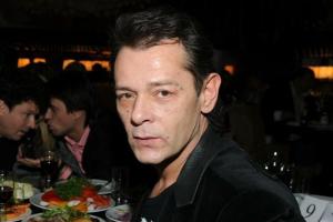 Певец Вадим Казаченко сбежал от беременной жены в Америку