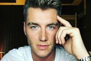 Актера Алексея Воробьева, прилетевшего со съемок к возлюбленной, ждал неприятный "сюрприз"