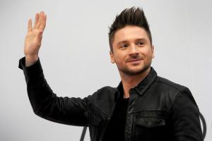 Певец Сергей Лазарев держит в секрете от поклонников место своего отдыха