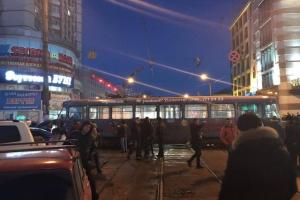 В центре Одессы трамвай сошел с рельсов, разбив 5 автомобилей