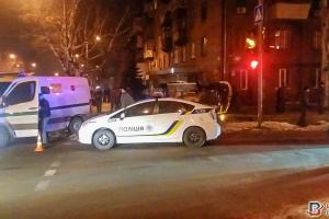 В Запорожье в результате ДТП перевернулся инкассаторский автомобиль