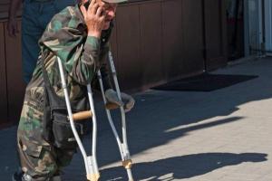 Боевик, оставшийся калекой, упрекает власти "ДНР": О нас или забыли, или похоронили живьем