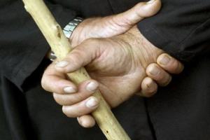 На Луганщине горе-папаша избил своих детей за не вовремя приготовленный ужин