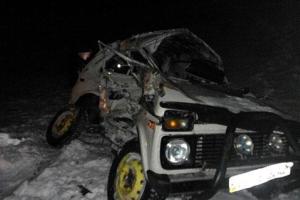 На Черниговщине поезд на железнодорожном переезде раздавил автомобиль "ВАЗ"