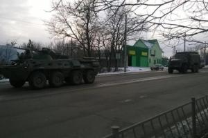 В Симферополь вошла колонна военной техники