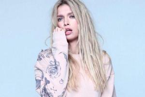 Певица Вера Брежнева опубликовала в Instagram фото с "беременным" животиком