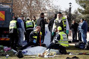 В сети появилось видео момента теракта в Иерусалиме, в результате которого погибли военные