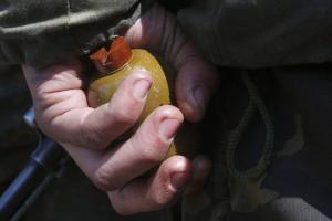 В Макеевке мужчина подорвал себя гранатой: женщина и ребенок получили тяжелые ранения