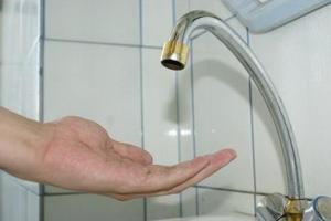 В Луганске ограничат подачу воды: жителям рекомендуют сделать запасы