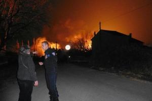 Во Франции пожар спровоцировал серию мощных взрывов в хранилище газовых баллонов