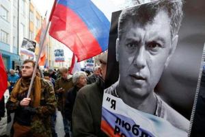 В Москве на Марше памяти Бориса Немцова облили зеленкой политика Касьянова