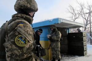 За 2016 год линию разграничения пересекли более 8 миллионов человек. Инфографика
