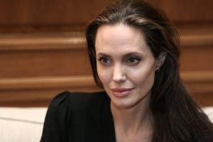 Анджелина Джоли намерена усыновить еще одного ребенка