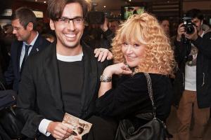 Юморист Максим Галкин в Instagram опубликовал новые семейные снимки