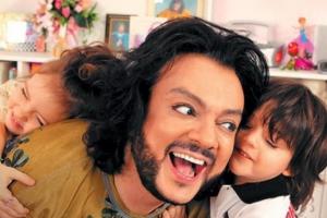 Папарацци застукали Филиппа Киркорова с детьми во время шоппинга в обычном супермаркете