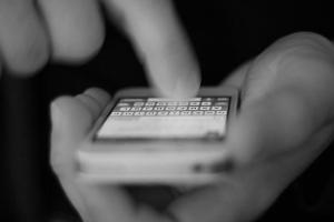 Боевики пытаются запугать бойцов ВСУ, засыпая их SMS-сообщениями с угрозами
